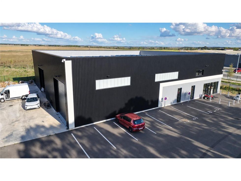 Vente local 824 m² à Gallardon