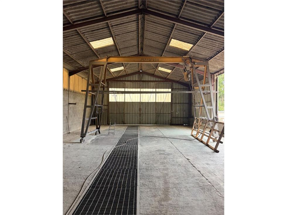 a vendre - bâtiment d'activité d'environ 480 m² avec terrain poids lourds