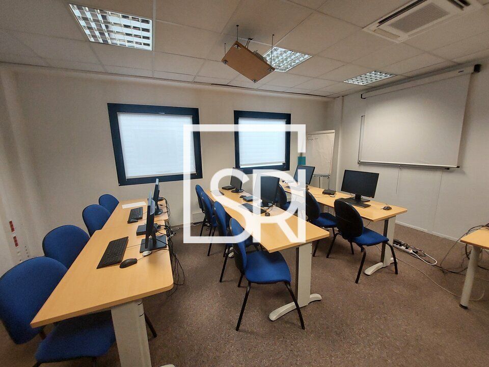 Location bureaux 677 m² non divisibles