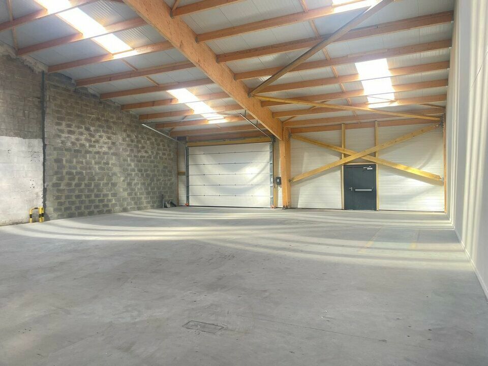 Location local d''activites 290 m² non divisibles