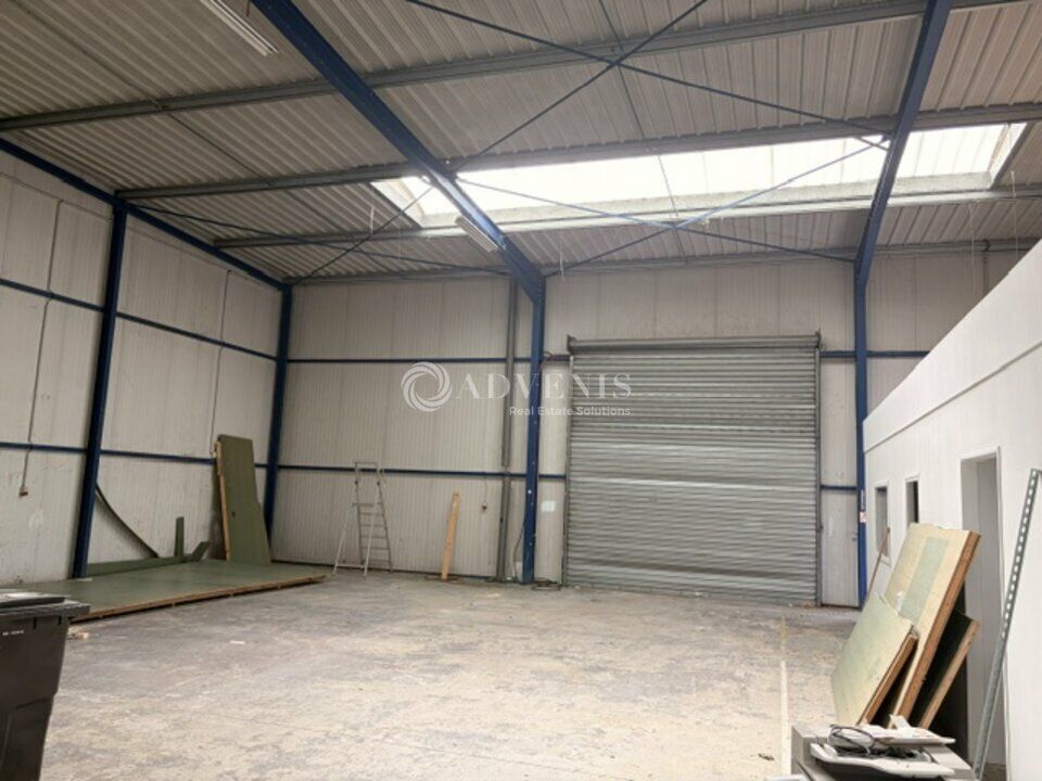 Locaux d'activités d'environ 202 m², à louer à l'Est de Tours