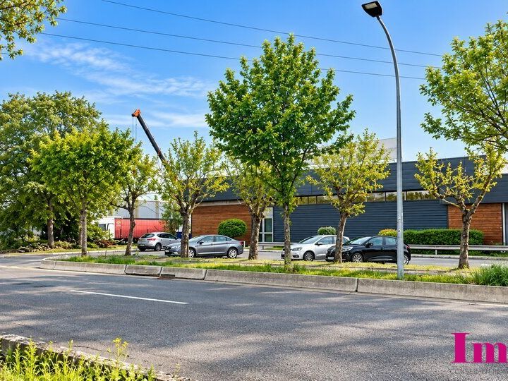 Vente local 3350 m² non divisibles