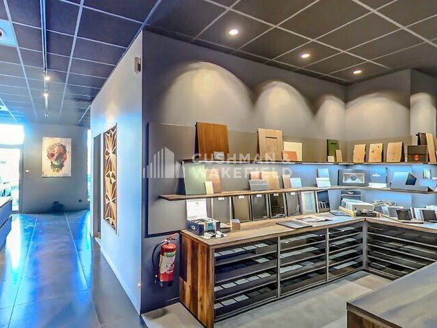 Location local commercial 302 m² non divisibles