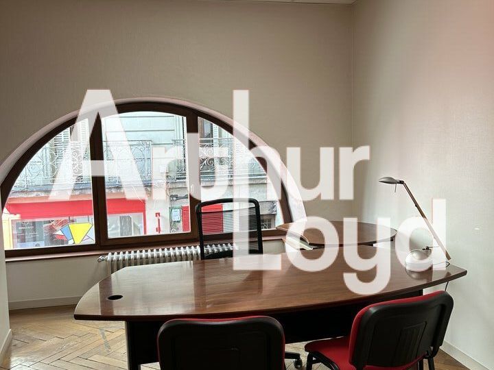 À LOUER – Bureaux Lumineux de 130 m² – Centre-Ville d'Aix-les-Bains