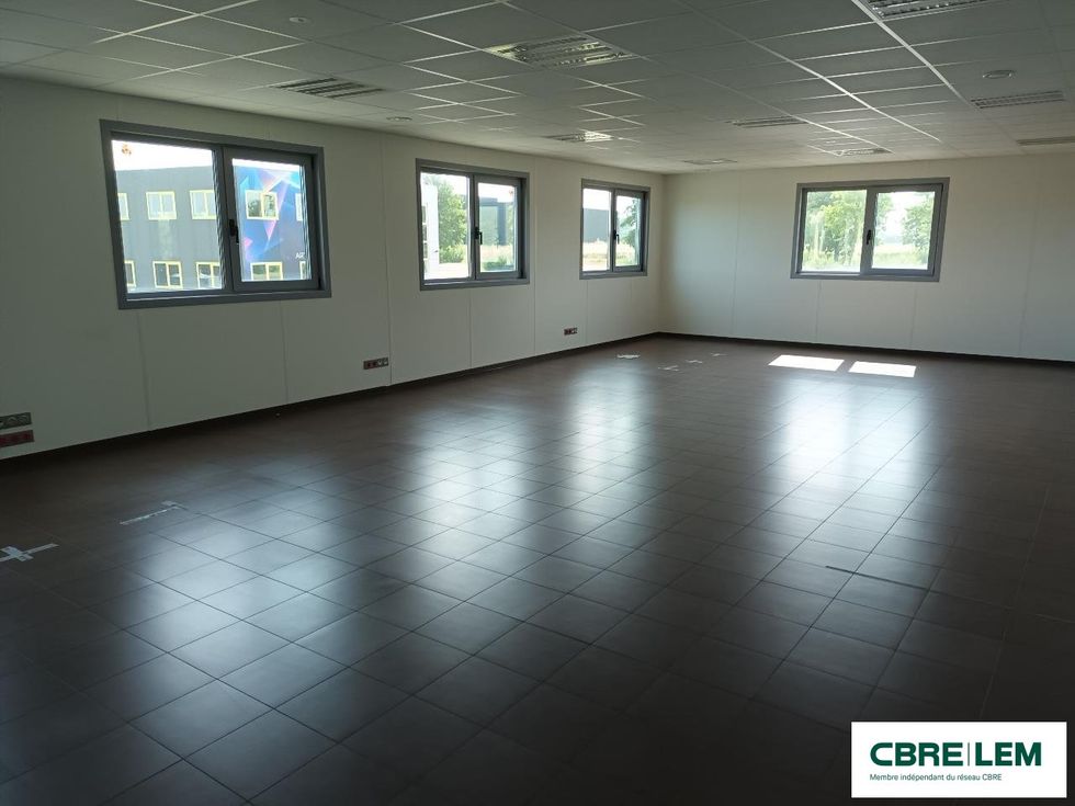 Location bureaux 300 m² divisibles à partir de 30 m²