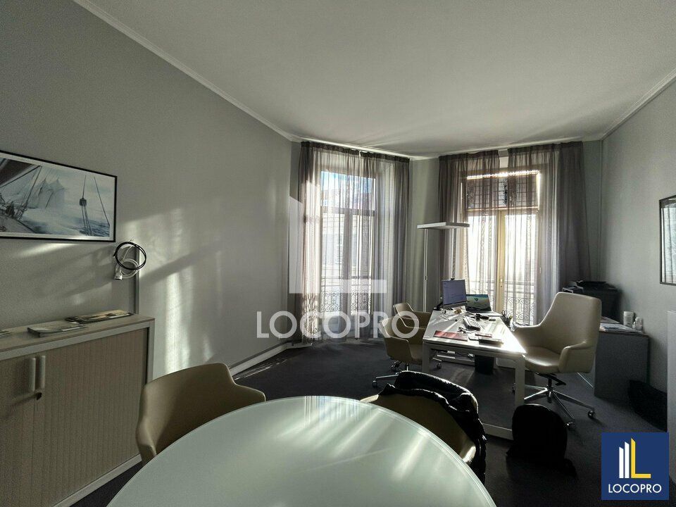 A VENDRE - BUREAUX - 151 M2 - CANNES