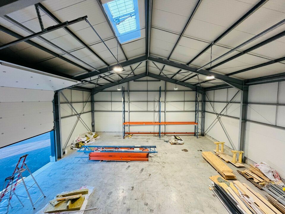 A LOUER - ZA ST JEAN DE LA NEUVILLE - LOCAUX D'ACTIVITÉS NEUF 250 m2 SUR ZONE EN DÉVELOPPEMENT CROISSANT