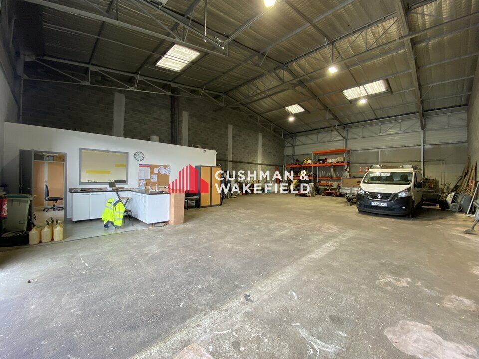 Location local d''activites 257 m² non divisibles