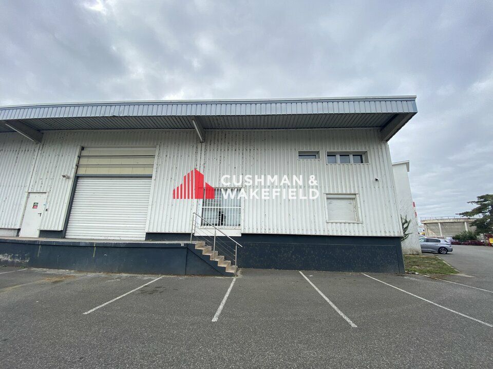 Location entrepot 340 m² non divisibles