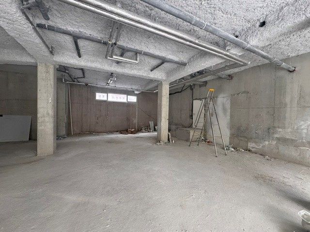 186 m² dispo à Saint-étienne