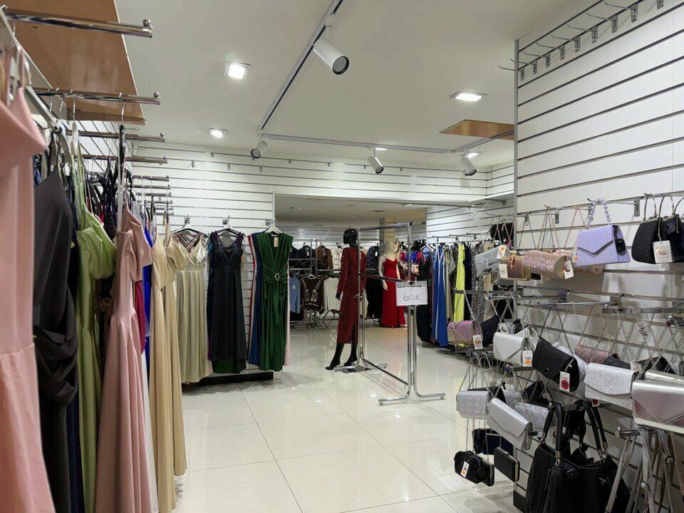 Location local commercial 270 m² non divisibles