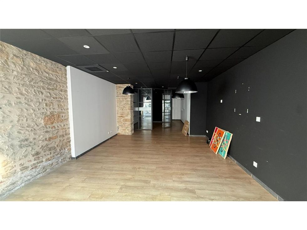 Vente commerces 79 m² non divisibles