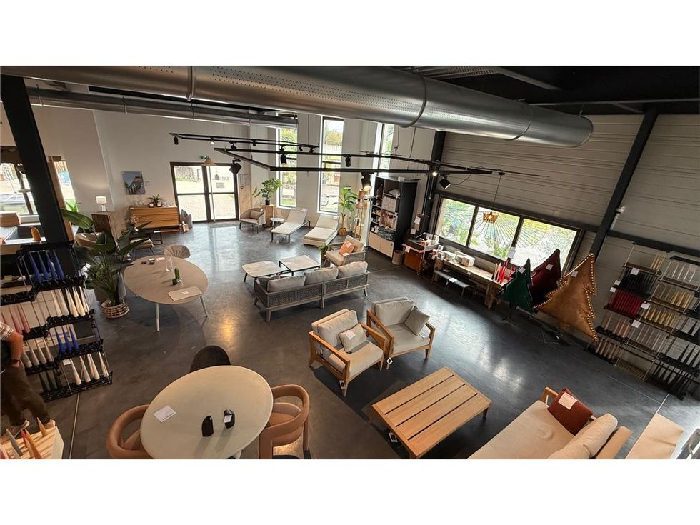 Location commerces 635 m² non divisibles