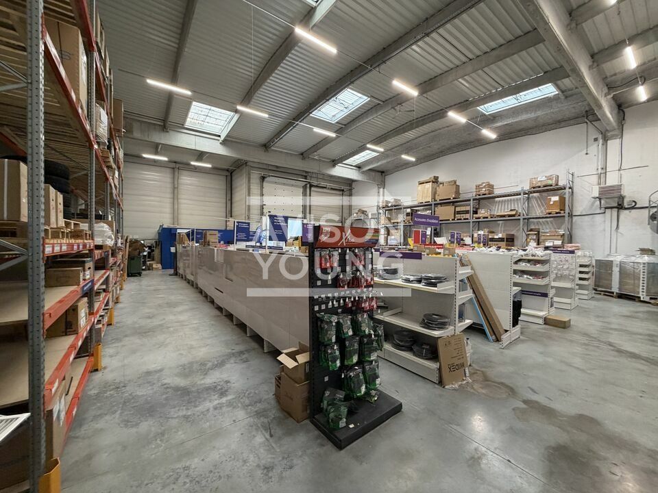 Location local d''activites 990 m² non divisibles