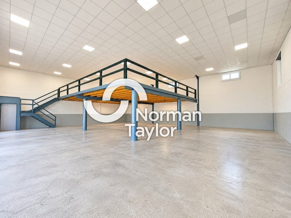 Vente local d''activites 400 m² non divisibles