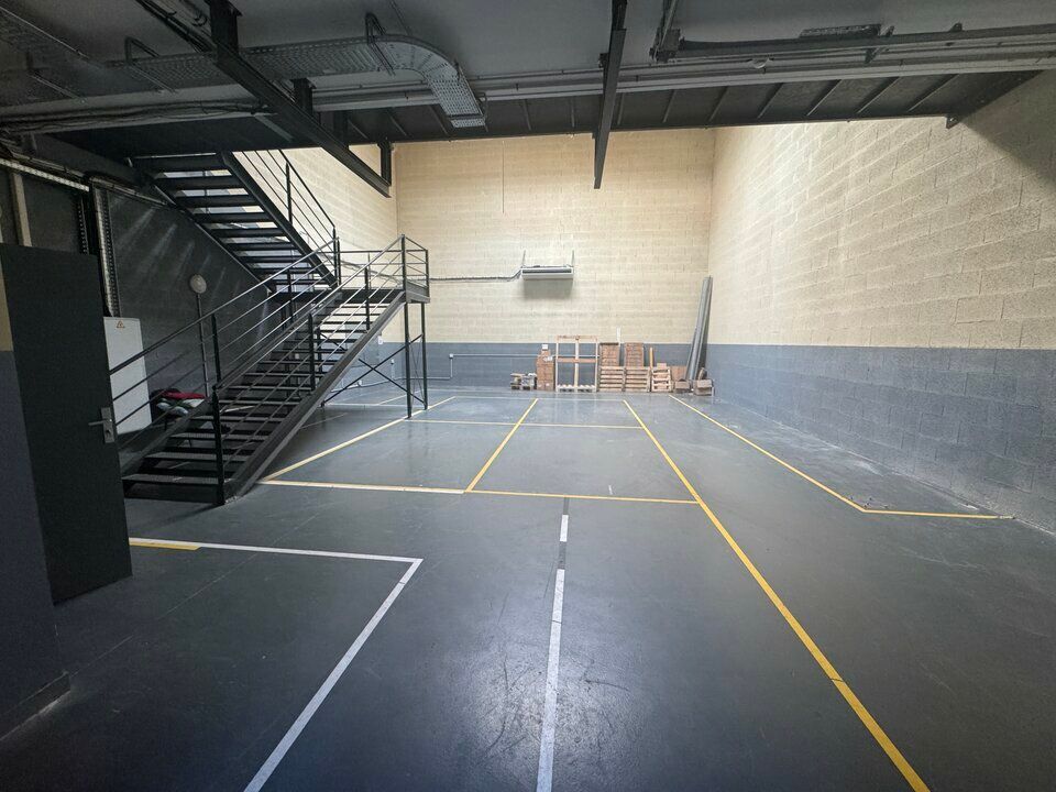 LA VILLE-AUX-DAMES LES FOUGEROLLES LOCAL D'ACTIVITES A VENDRE 206 M² BUREAUX ET PARKINGS