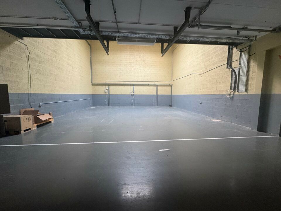 LA VILLE-AUX-DAMES LES FOUGEROLLES LOCAL D'ACTIVITES A LOUER DE 206 M² 3 PARKINGS