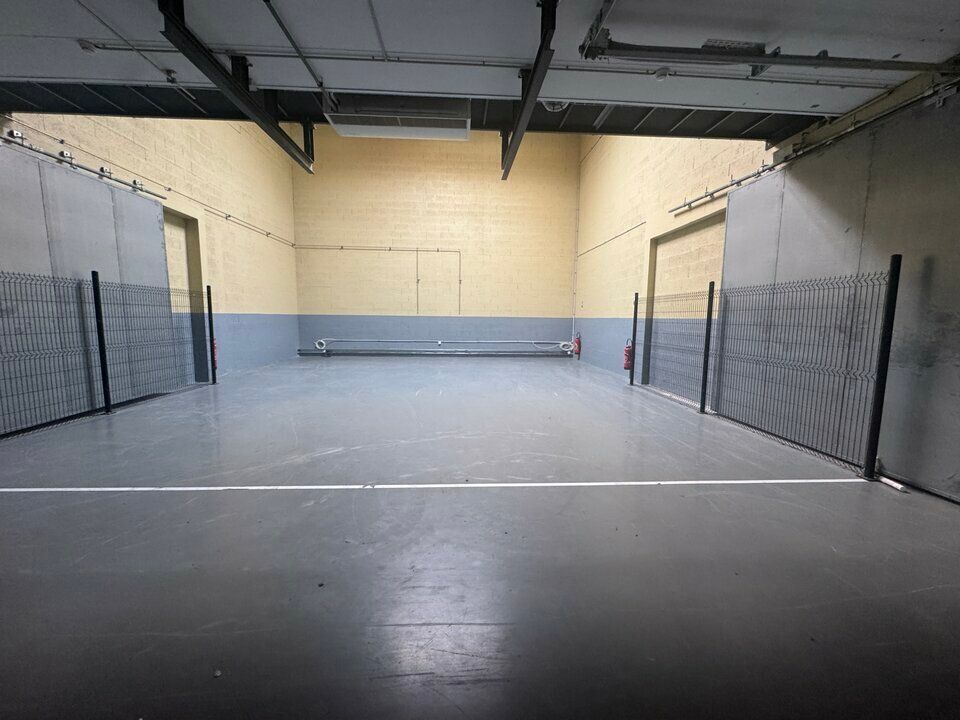 LA VILLE-AUX-DAMES LES FOUGEROLLES LOCAL D'ACTIVITES A LOUER DE 206 M² 3 PARKINGS