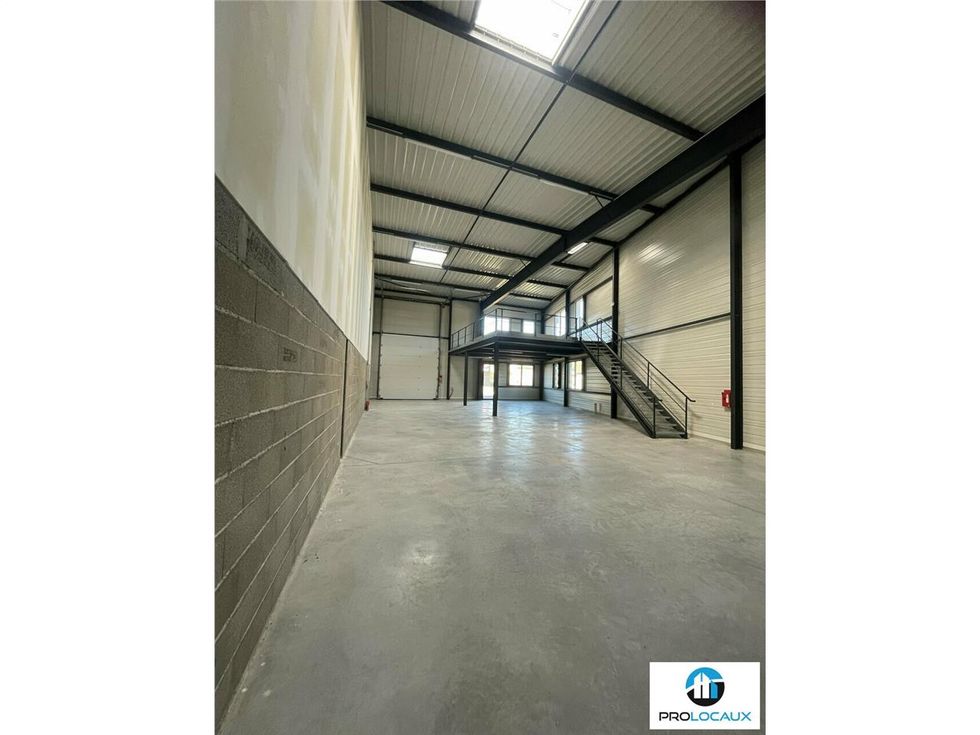 Vente local d''activites 240 m² non divisibles