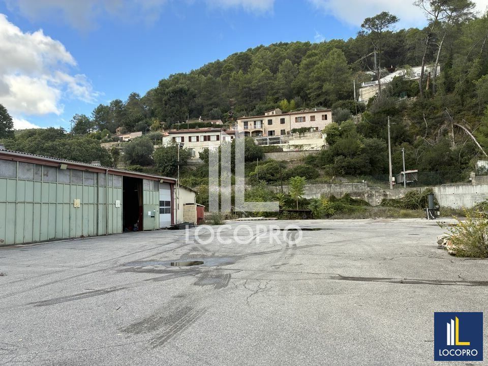 Location local d''activites 895 m² non divisibles