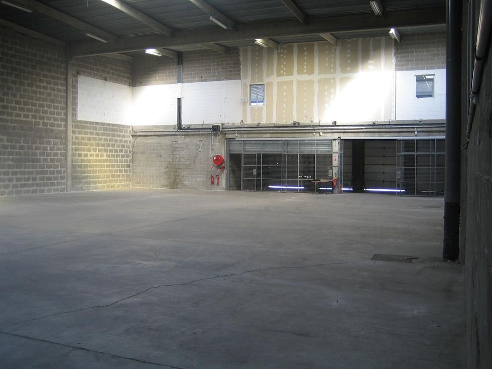 Location entrepôts 1575 m² non divisibles