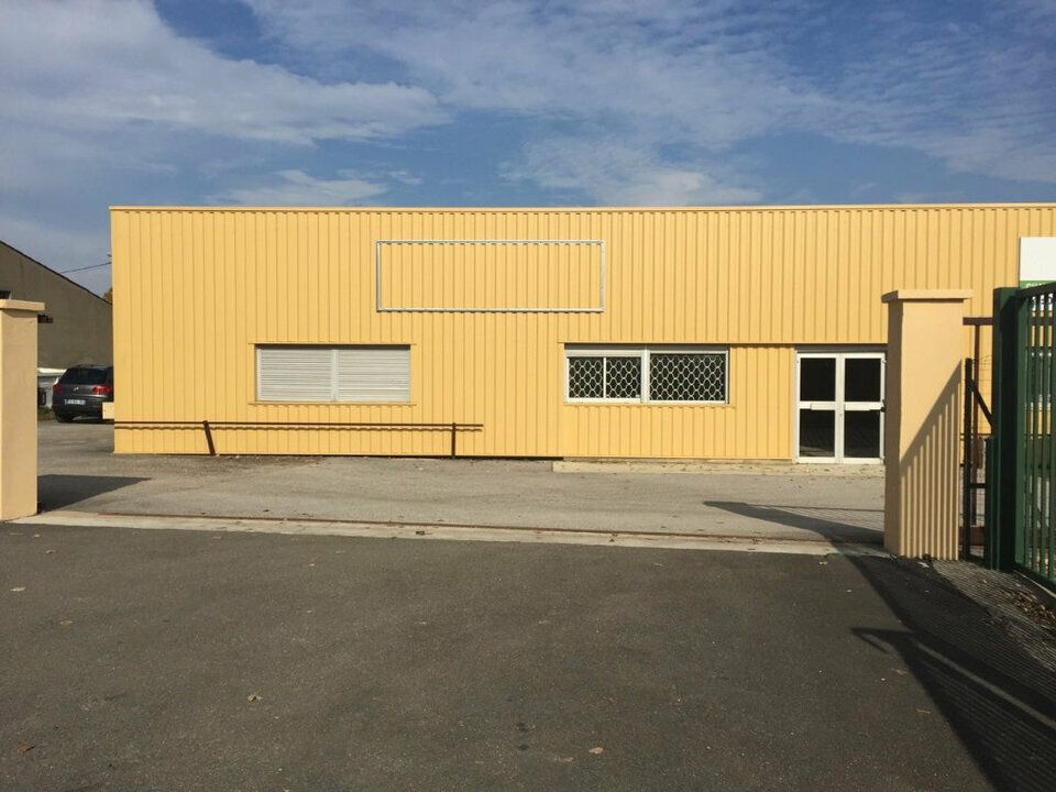 Location local d''activites 370 m² non divisibles