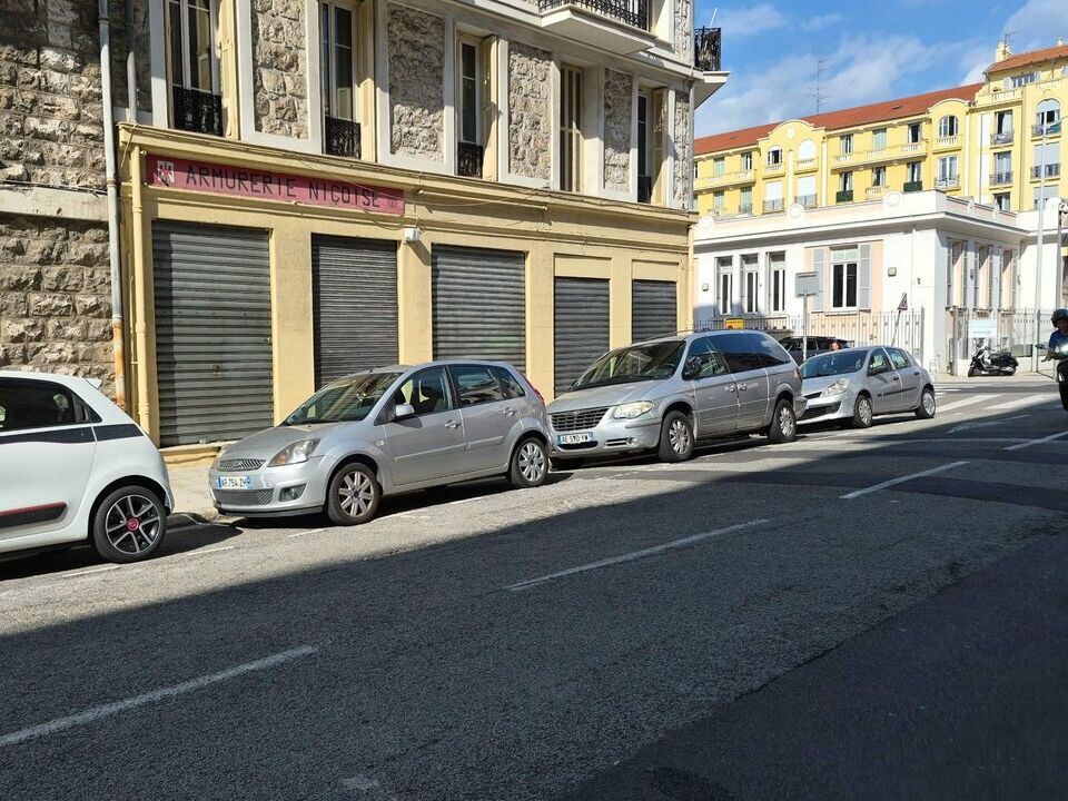 Location local commercial 80 m² non divisibles