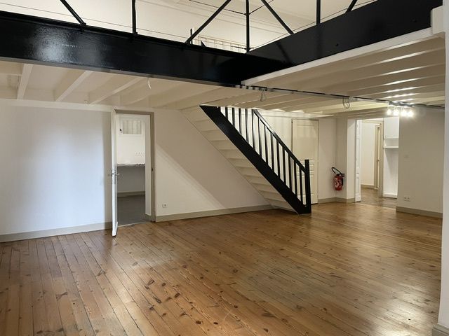 Location local commercial 147.79 m² à Bordeaux