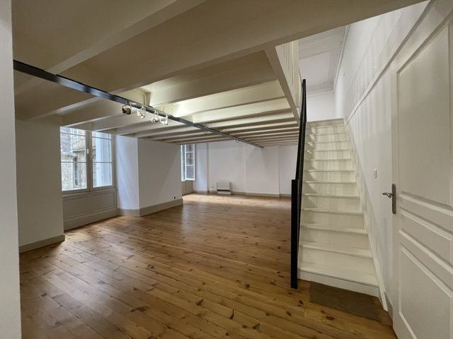 147.79 m² dispo à Bordeaux