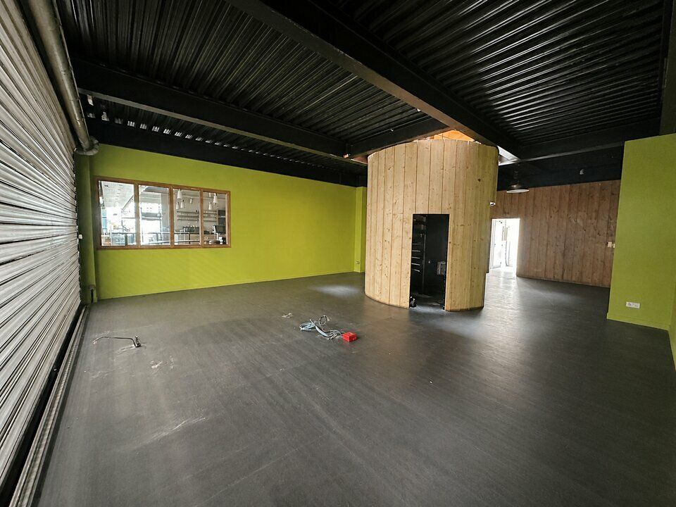 Location local commercial 148 m² non divisibles