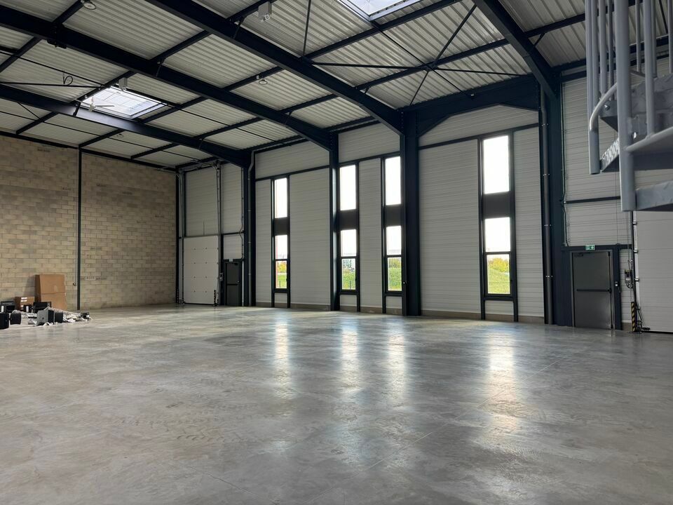 Vente local d''activites 1210 m² non divisibles