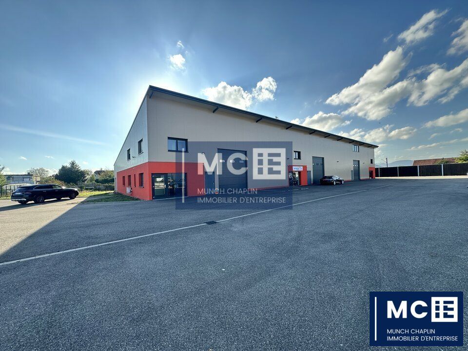 Location local d''activites 758.6 m² divisibles à partir de 351.6 m²