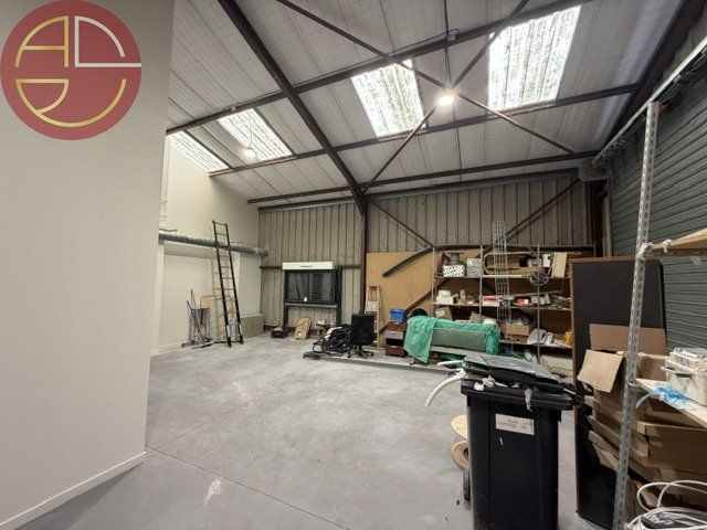 Vente local 332 m² à MONTRABE