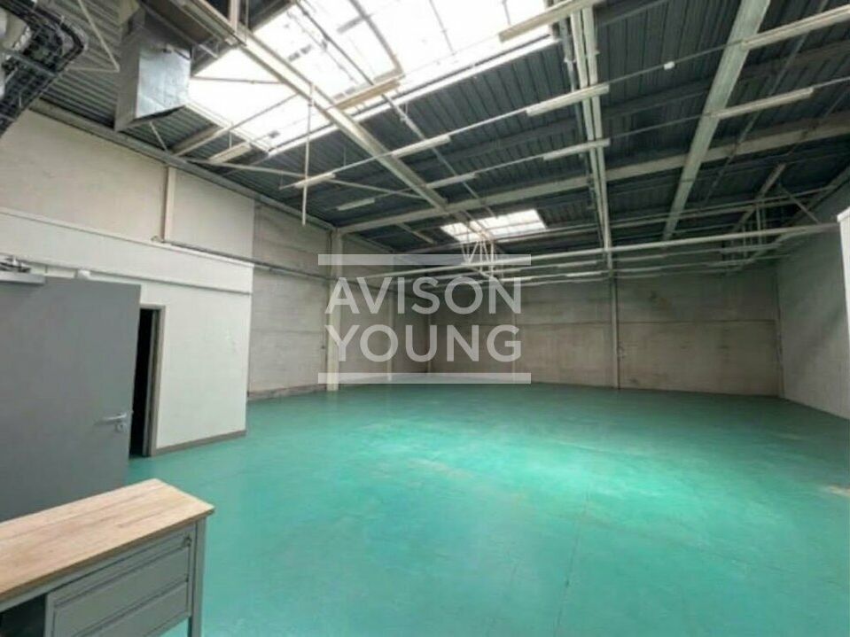 Vente local d''activites 317.4 m² non divisibles