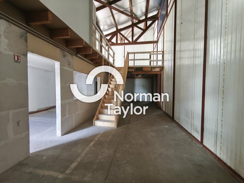 Location local d''activites 153 m² non divisibles