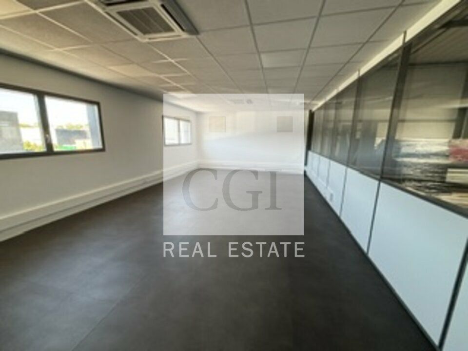 Location bureaux 136.4 m² non divisibles