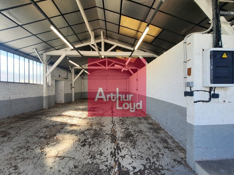 CLERMONT-FERRAND BREZET A VENDRE LOCAL ACTIVITE 937 M² -