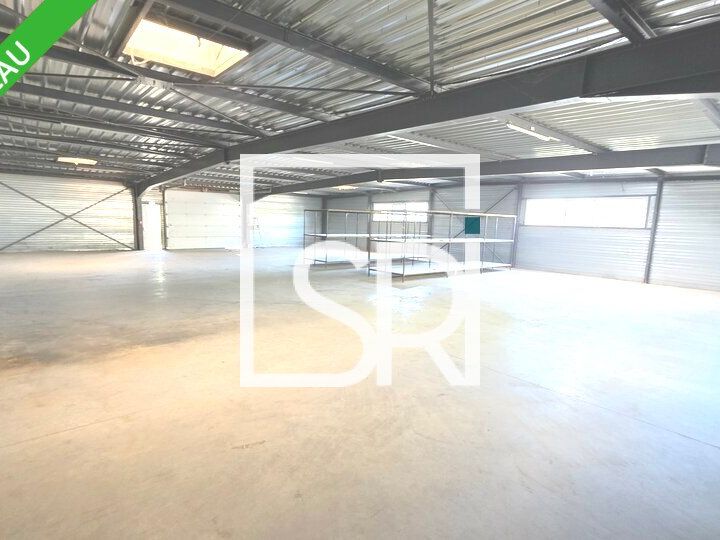 Location entrepot 750 m² non divisibles