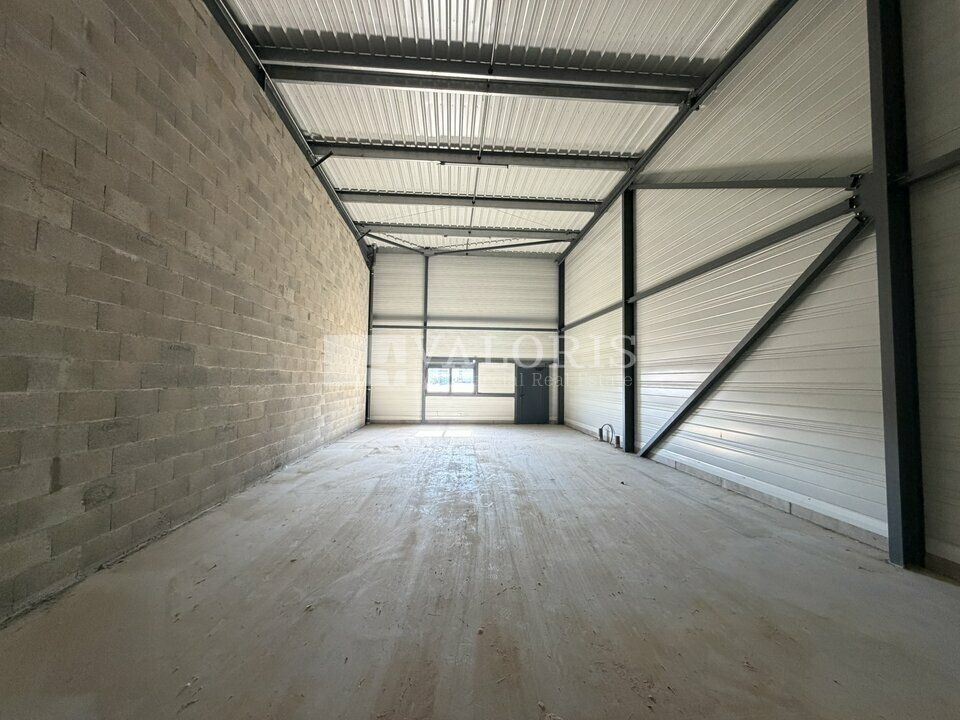 Vente local d''activites 348 m² divisibles à partir de 115 m²