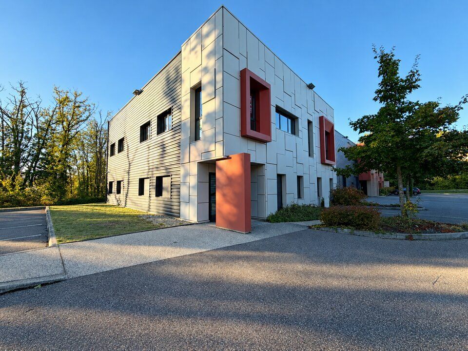 Location local d''activites 670 m² non divisibles