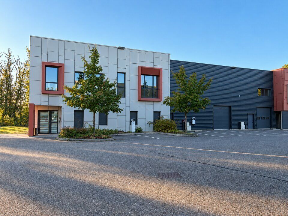 Valoris Real Estate vous propose à la location des locaux d'activités et bureaux au sein d'un parc d'activité à DARDILLY.