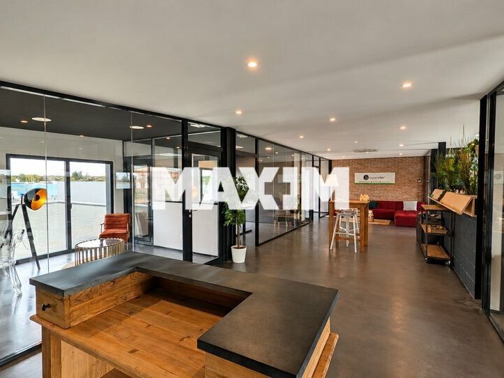 IMMEUBLE POLYVALENT PREMIUM — BUREAUX + ENTREPÔT FLEXIBLE