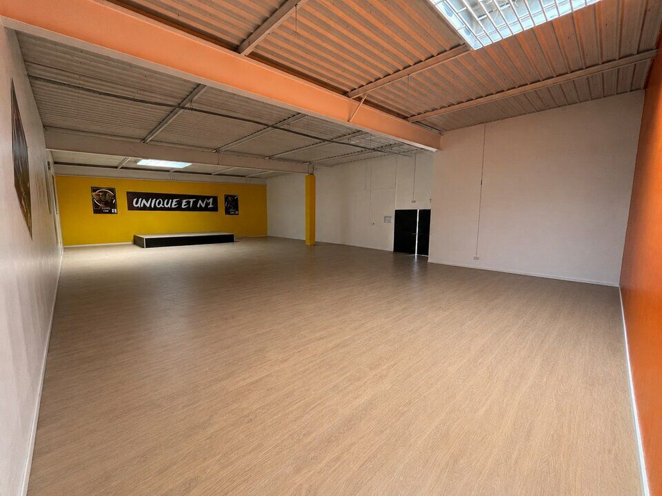 À LOUER – LOCAL COMMERCIAL D'ENVIRON 480 M² – GRUCHET-LE-VALASSE - EMPLACEMENT N°1