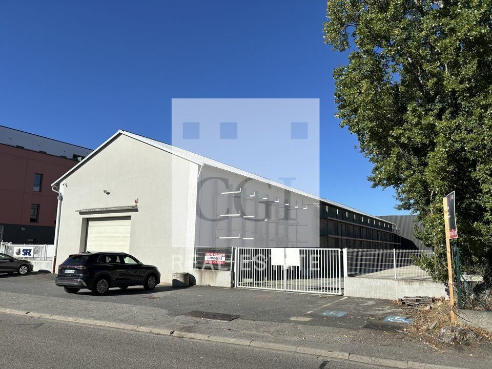 Location local d''activites 521.26 m² non divisibles