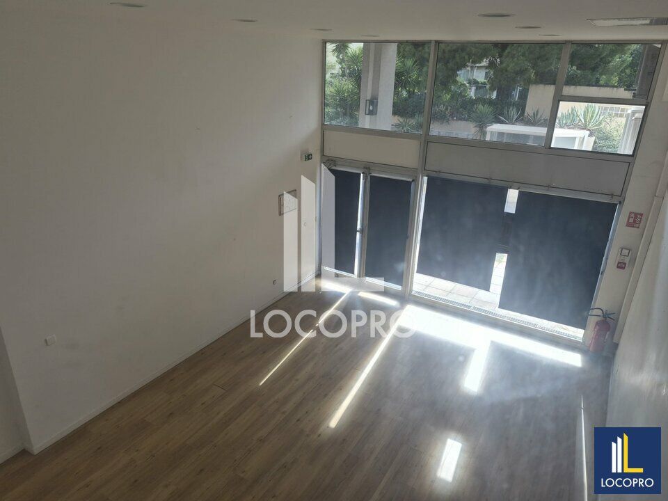 A LOUER - LOCAL COMMERCIAL - 100 M2 - SAINT LAURENT DU VAR