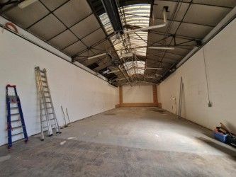 Vente entrepôts 562 m² non divisibles
