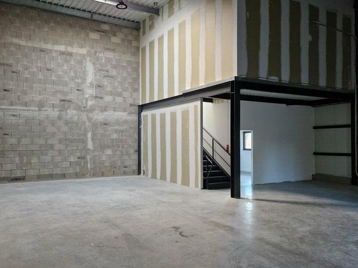 CELLULE À LOUER DE 208 m² - ZI DE BLANQUEFORT
