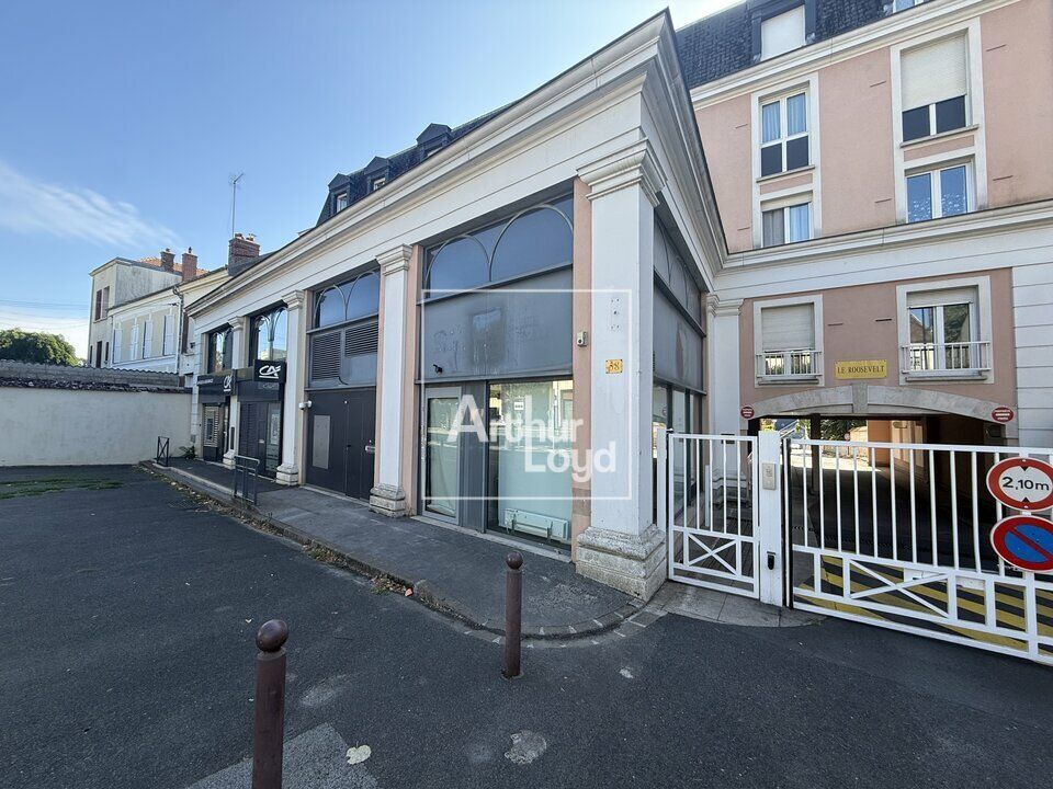 Location local commercial 130 m² non divisibles