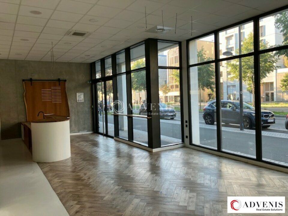 A LOUER - LOCAL COMMERCIAL 223 M² BASSIN A FLOT BORDEAUX
