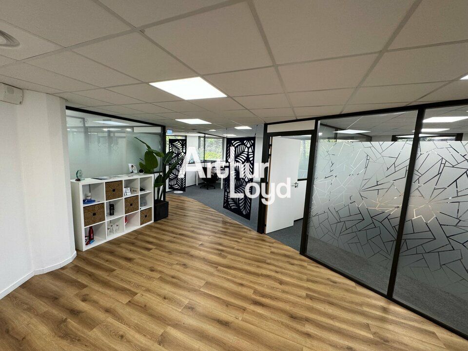 Bureau à vendre - 234 m²